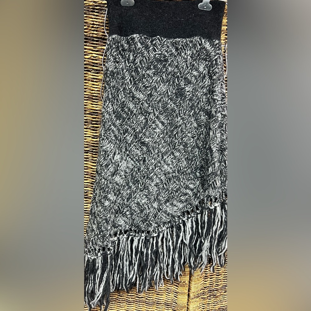Free‎ People- New with tags- Black Marled Knit skirt- Small
